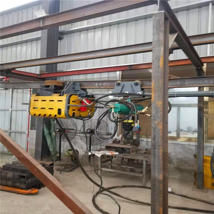 探索高效物料搬运 蓄电池、气动与电缆托运单轨吊的革新应用